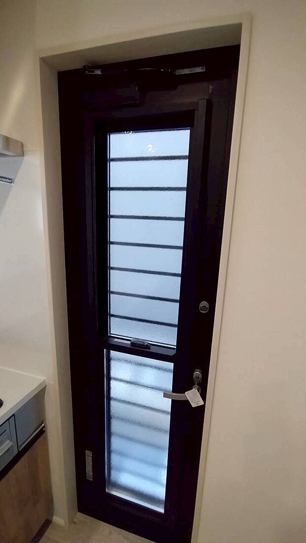 【勝手口】同仕様物件の設備・仕様の写真です。実際とは異なる場合があります。