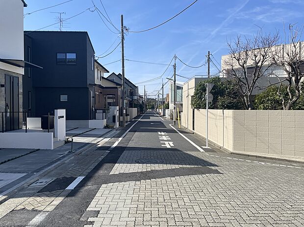 【前面道路含む現地写真】■2024年2月撮影　　　　　　　　　　　　　　　　　　　　　　北東側 幅員約5.8ｍ公道