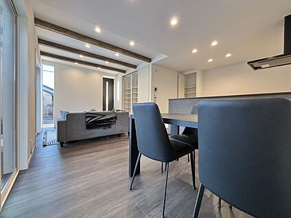 リビングダイニング　（A号棟）