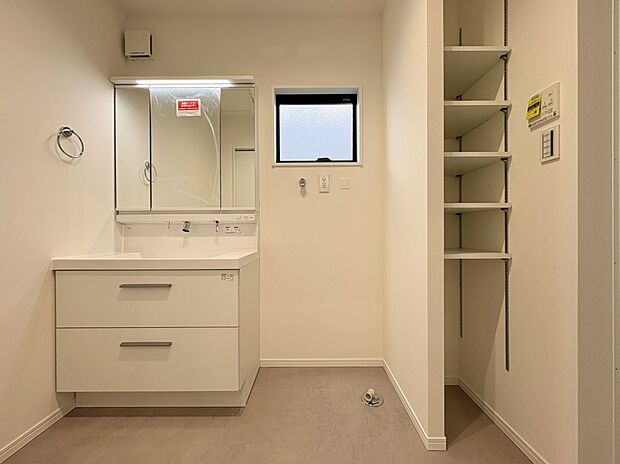 【洗面】■継ぎ目のないキレイアップカウンター
■水垂れの少ないキレイアップ水栓を採用