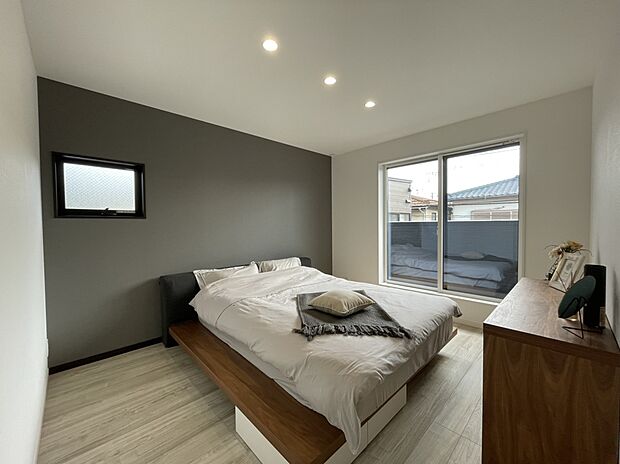 【主寝室 (同仕様)】■全居室収納あり
■ゆとりの広さ
■ウォークインクローゼットのある洋室は大型の荷物もスッキリ。