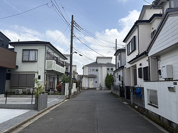 【前面道路含む現地写真】■南側幅員約6.0ｍ公道に接面