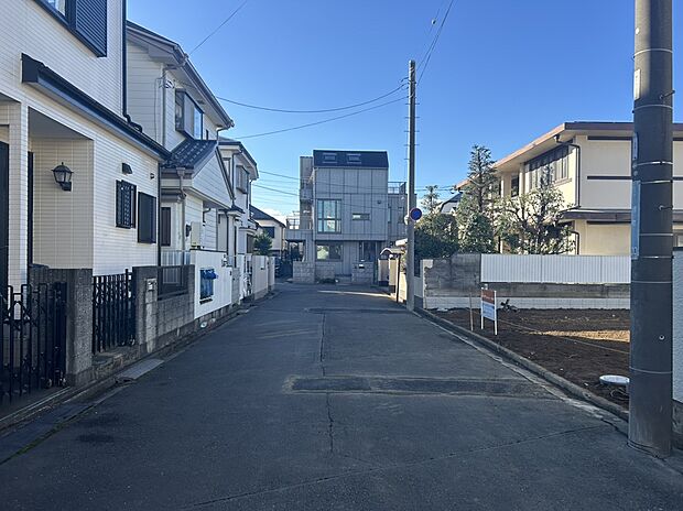 【前面道路含む現地写真】■南側幅員約6.0m公道に接面