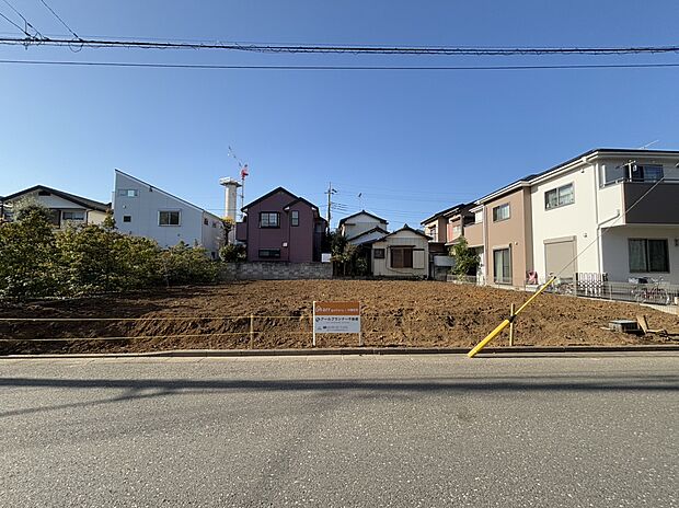 【前面道路含む現地写真】現地（2025年11月）撮影
■南東側幅員約6.0ｍ公道に接面