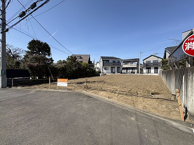 【前面道路含む現地写真】■南側幅員約4.0m公道に接面