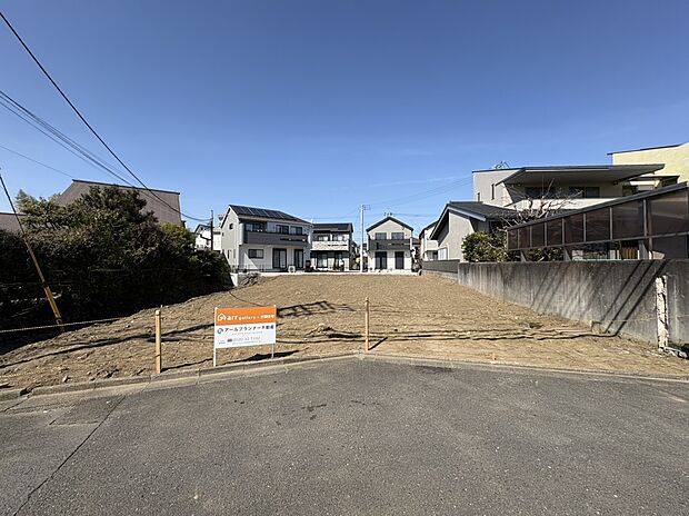 【前面道路含む現地写真】■南側幅員約4.0m公道に接面