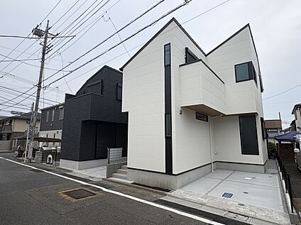 前面道路含む現地外観写真