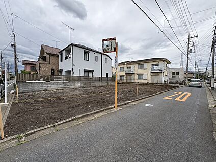 前面道路含む現地外観写真