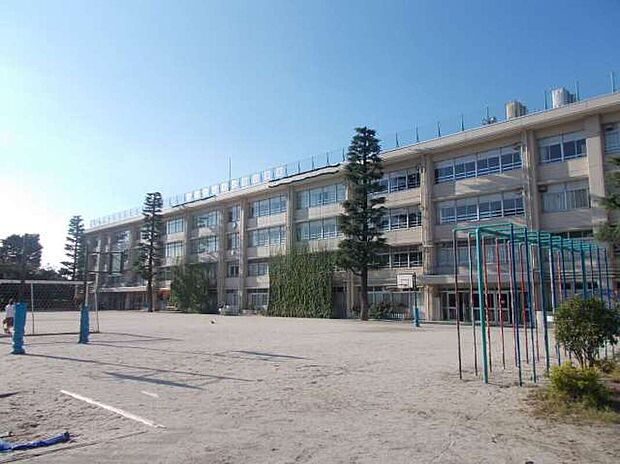 光が丘四季の香小学校（約700m）