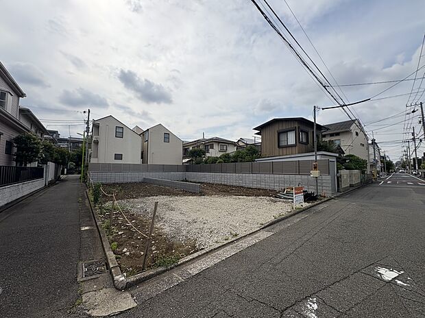 【前面道路含む現地写真】■東側 幅員約6.3m公道に接面(2026年6月撮影)