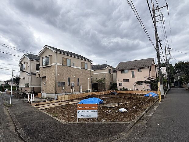 【現地外観写真】現地(2026年10月)撮影
■北東側 幅員約8.3~8.6m公道に接面
■西側 幅員約5.0m公道に接面