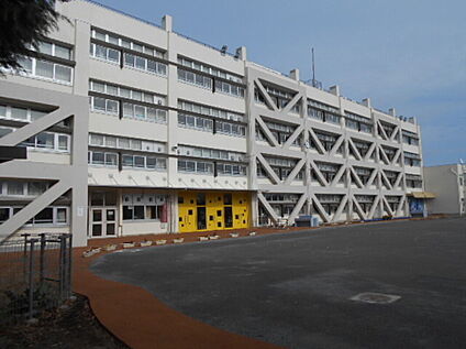南砂小学校 190ｍ