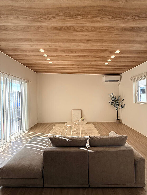 ダイニングからみたLDK。さらにダイナミックに感じられ30坪とは思えぬ開放感です。