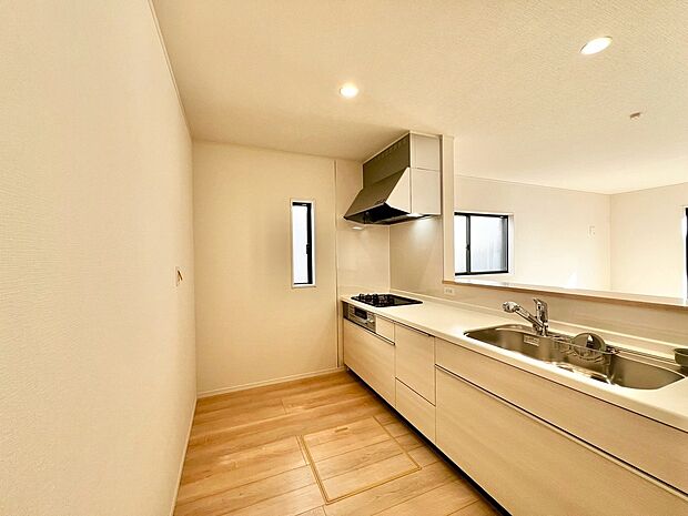 浄水器付きのシステムキッチン・浴室乾燥機・ペアガラスなど暮らしやすい設備が充実してますよ！