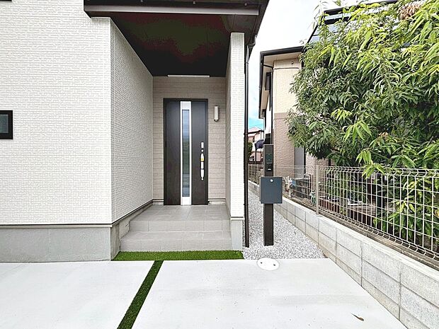 【エントランス】お客様にとって最良のマイホームが見つかりますよう、イエストアが全力でお手伝いさせていただきます！いつでもお気軽にお問い合わせ下さい♪