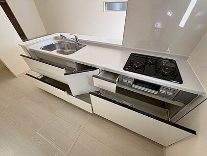 浄水器付システムキッチン（３口コンロ）