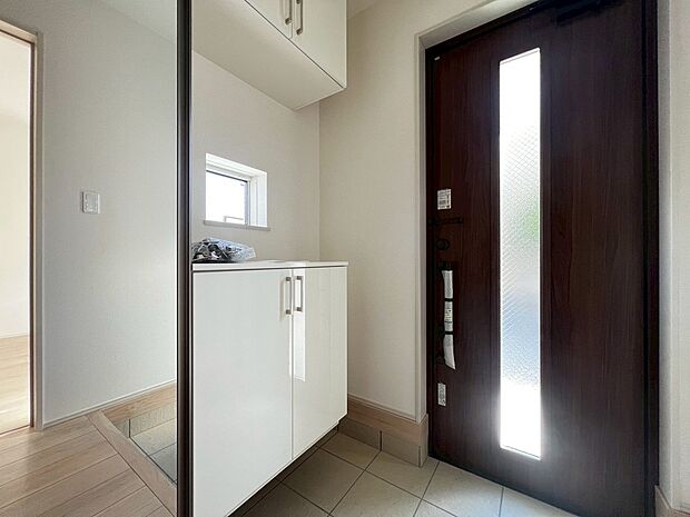 【玄関】シューズボックスありますよ！玄関周りもスッキリ片付きますね！