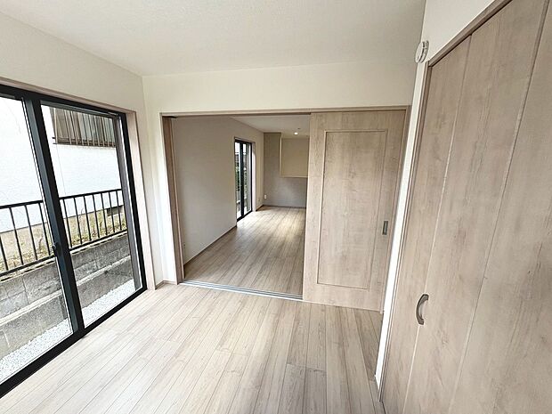 【洋室】令和７年１１月完成済ですので、お忙しい方でもお仕事帰り等にご内覧頂けます♪