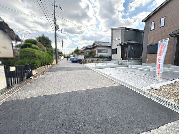 【前面道路を含む現地写真】閑静な住宅街で叶える穏やかな新生活！