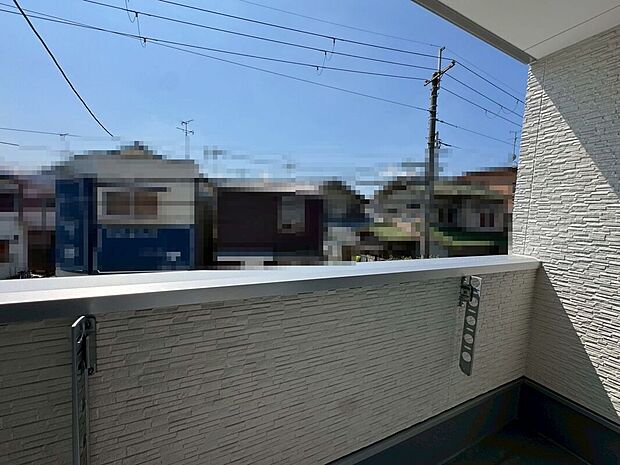 【バルコニー】南面バルコニーですので、日当り良好!インナーバルコニーですので、突然の雨でも洗濯物が濡れにくく安心です!