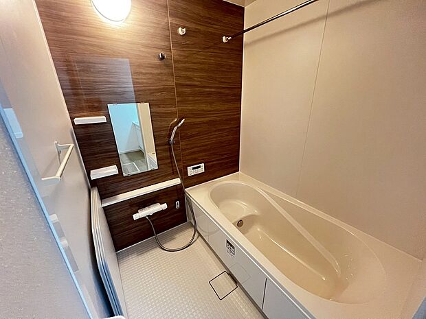 【エコベンチ浴槽】快適な半身浴のためのベンチスペースがありますよ♪節水にも効果を発揮します！