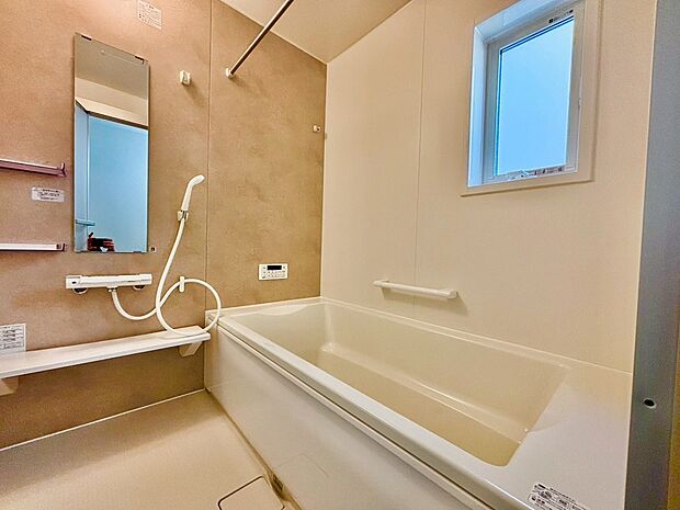 【一坪以上の浴室】ゆとりある浴室でのびのび一日の疲れをゆっくり癒やしてくださいね♪