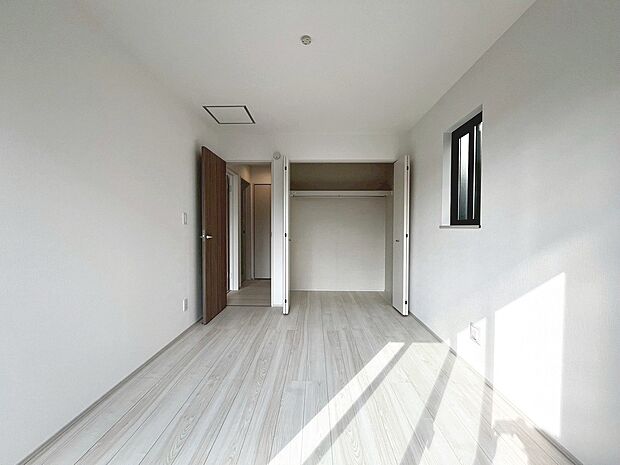 【収納】全室収納有！ハンガーパイプ付きで洋服もキレイに収納できますね♪