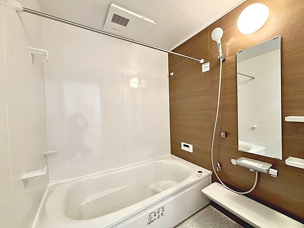 【エコベンチ浴槽】快適な半身浴のためのベンチスペースがありますよ♪節水にも効果を発揮します!