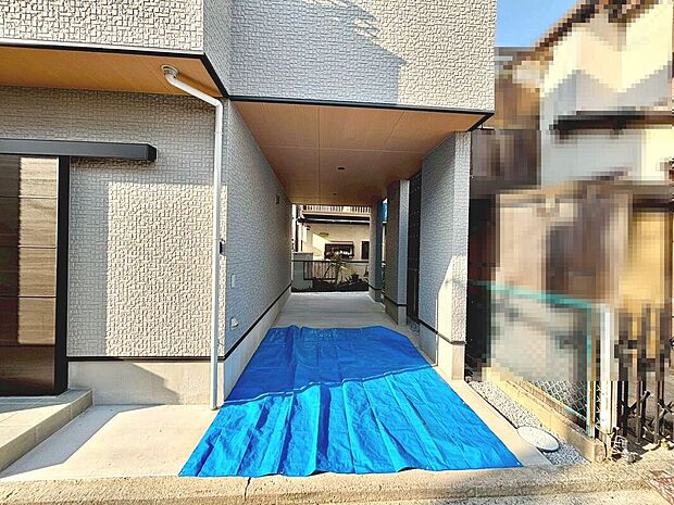 【駐車場】ビルトインガレージですので、雨の日も濡れにくく嬉しいですね!