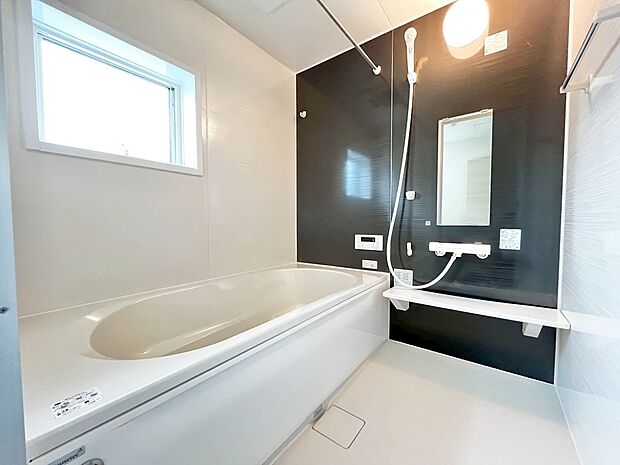 【エコベンチ浴槽】快適な半身浴のためのベンチスペースがありますよ♪節水にも効果を発揮します！