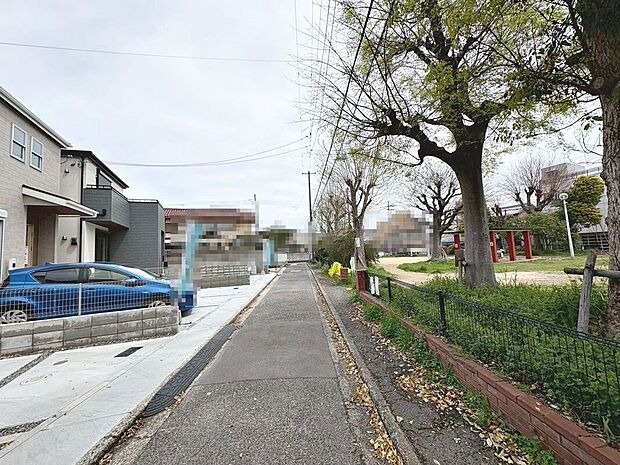 【前面道路を含む現地写真】現況完成済ですので、お忙しい方でもお仕事帰り等にご内覧頂けます♪