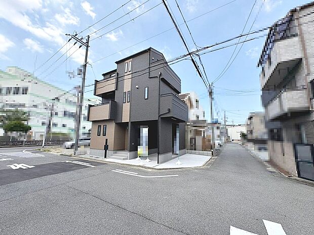 【前面道路を含む現地写真】前面道路約４ｍ/約８ｍ♪広々運転の苦手な方も安心です！