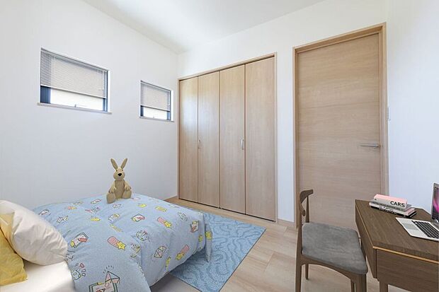 【洋室】【施工例】洋室は２つご用意！お子様のお部屋やご主人様の書斎としてもご活用できます。収納力◎なのでお部屋をスッキリ保つことができます。※家具等の配置はイメージです。