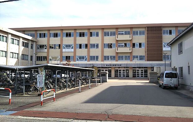 速星中学校（約280m）