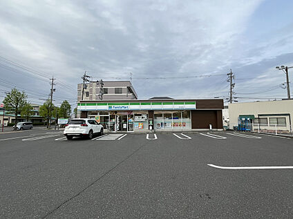 ファミリーマート福井渕町店　 950ｍ(徒歩約12分)