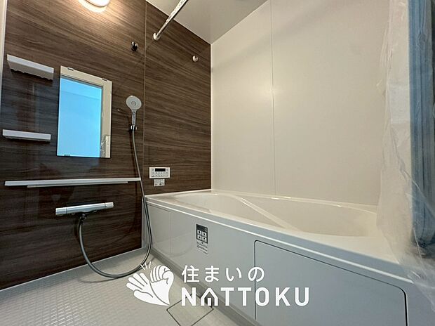 現地写真（浴室）
浴室暖房乾燥機付き。１坪タイプで広々です。