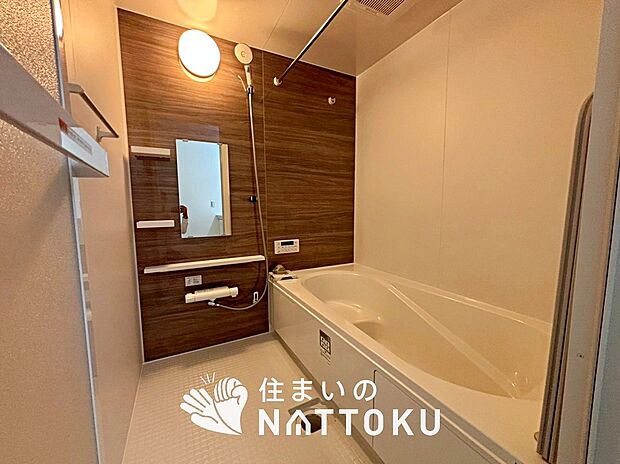 現地写真（浴室）
浴室暖房乾燥機付き。１坪タイプで広々です。