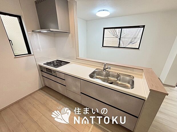 現地写真(キッチン)
収納たっぷりのシステムキッチン、浄水器付水栓を標準装備しています。