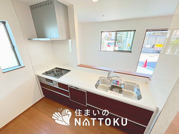 現地写真(キッチン)
収納たっぷりのシステムキッチン、浄水器付水栓を標準装備しています。