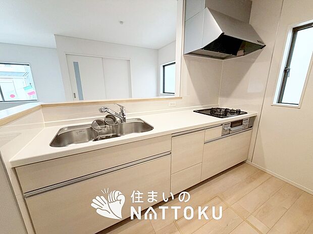 現地写真(キッチン)
収納たっぷりのシステムキッチン、浄水器付水栓を標準装備しています。