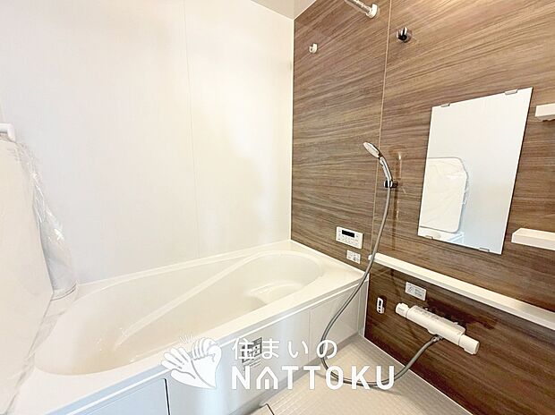 現地写真（浴室）
浴室暖房乾燥機付き。１坪タイプで広々です。