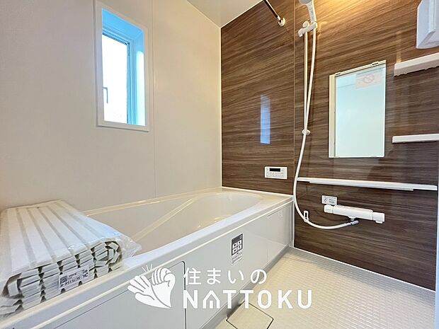 現地写真（浴室）
浴室暖房乾燥機付き。１坪タイプで広々です。