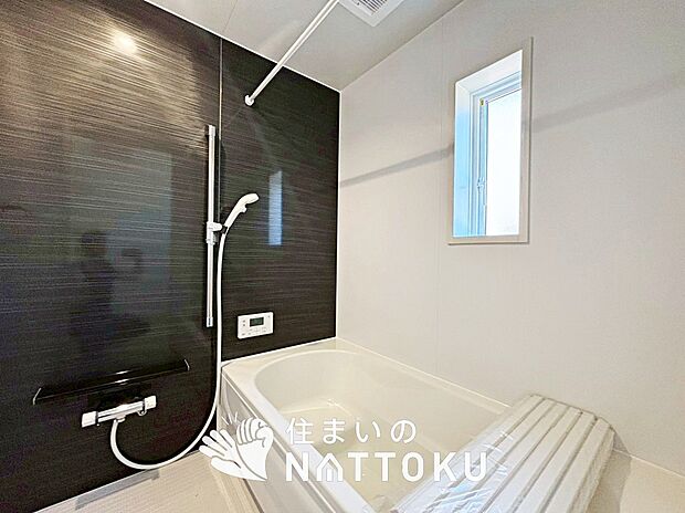 現地写真（浴室）
浴室暖房乾燥機付き。１坪タイプで広々です。