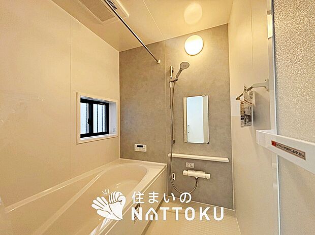 現地写真（浴室）
浴室暖房乾燥機付き。１坪タイプで広々です。