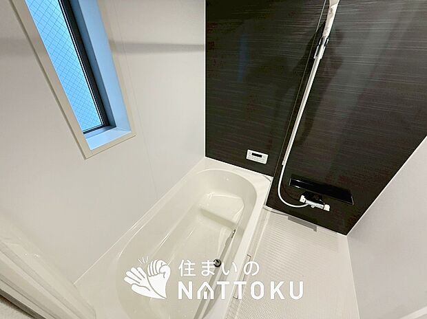 現地写真（浴室）
浴室暖房乾燥機付き。１坪タイプで広々です。