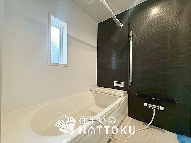 現地写真（浴室）
浴室暖房乾燥機付き。１坪タイプで広々です。