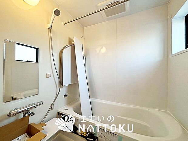 現地写真（浴室）
浴室暖房乾燥機付き。１坪タイプで広々です。