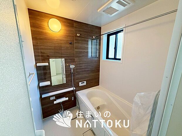 現地写真（浴室）
浴室暖房乾燥機付き。１坪タイプで広々です。