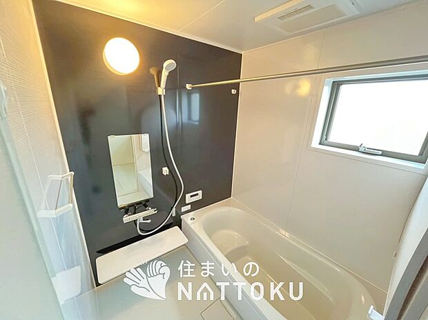 現地写真（浴室）
浴室暖房乾燥機付き。１坪タイプで広々です。