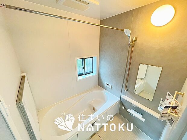 現地写真（浴室）
浴室暖房乾燥機付き。１坪タイプで広々です。